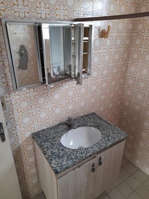 Image 12 - 889305