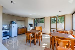 Image 18 - 889306