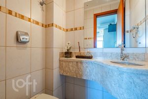 Image 8 - 889306