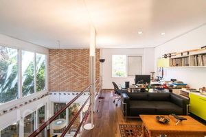 Image 4 - 889307