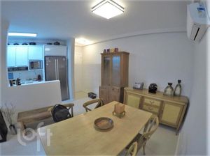 Image 9 - 889310