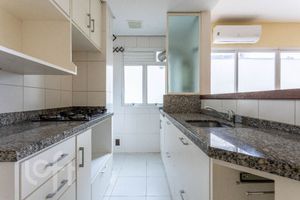 Image 8 - 889326