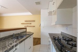 Image 9 - 889326