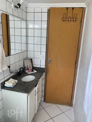 Image 8 - 889331