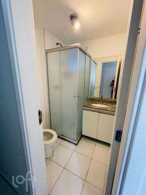 Image 8 - 889333