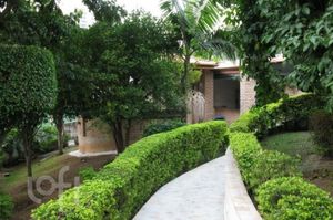 Image 9 - 889335