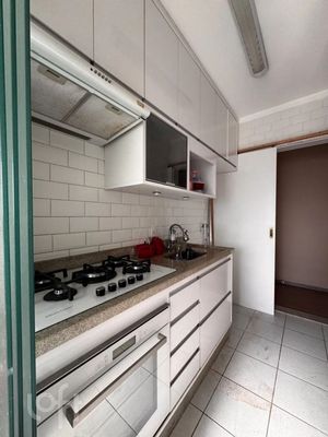 Image 6 - 889337
