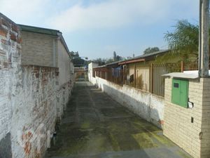 Image 15 - 889340
