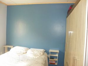 Image 8 - 889340