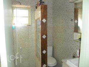 Image 6 - 889340