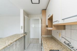 Image 6 - 889345