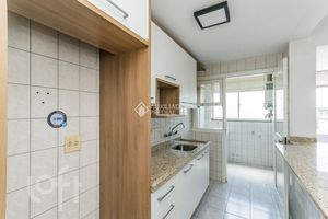 Image 4 - 889345