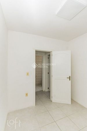 Image 16 - 889345