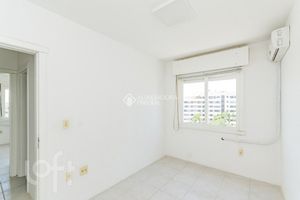 Image 10 - 889345