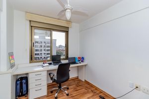 Image 17 - 889347