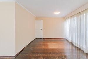 Image 9 - 889350