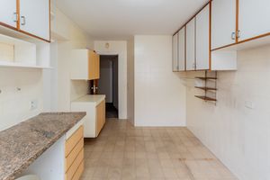 Image 26 - 889350