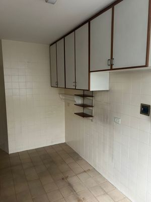 Image 13 - 889350