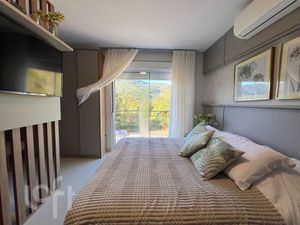 Image 10 - 889363