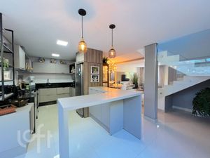 Image 8 - 889363
