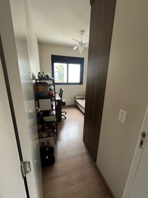 Image 17 - 889366