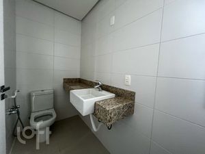 Image 8 - 889368