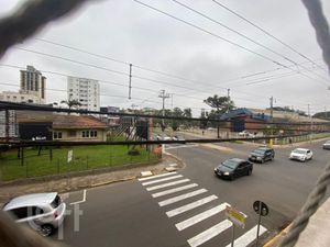 Image 5 - 889370