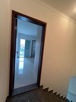 Image 8 - 889375