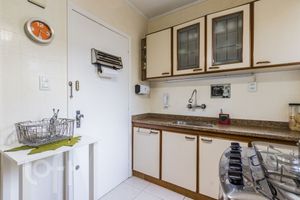 Image 8 - 889390