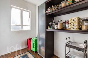 Image 33 - 889390