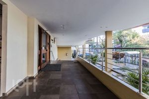 Image 31 - 889390