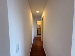 Image 6 - 889395