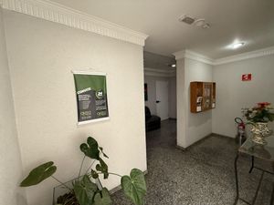 Image 19 - 889395