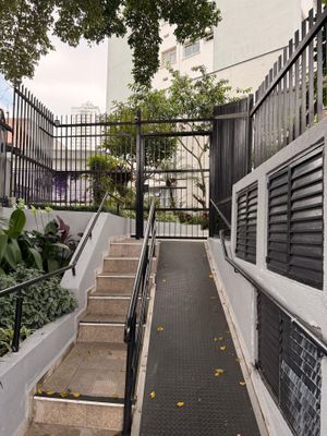 Image 24 - 889395