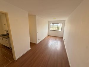 Image 8 - 889395