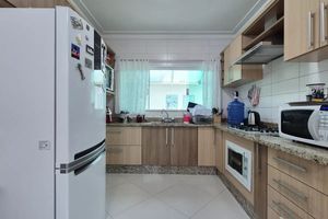 Image 7 - 889446