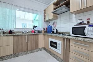 Image 9 - 889446