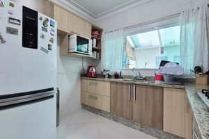 Image 8 - 889446