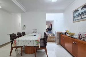 Image 6 - 889446