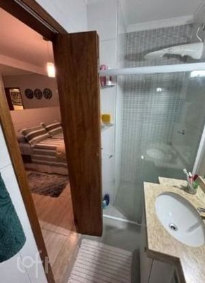 Image 8 - 889449
