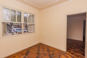Image 7 - 889466