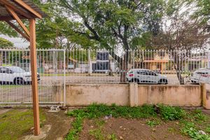 Image 10 - 889466