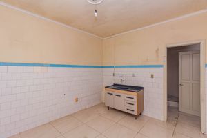 Image 17 - 889466