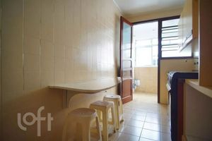 Image 4 - 889467