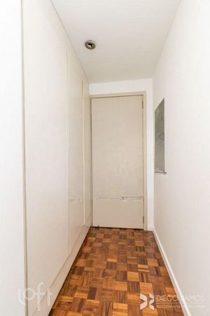 Image 13 - 889469