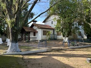 Image 15 - 889494