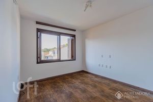 Image 8 - 889495