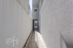 Image 21 - 889500