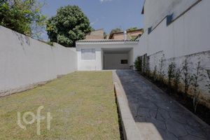 Image 23 - 889500