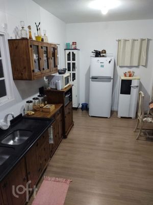 Image 6 - 889502